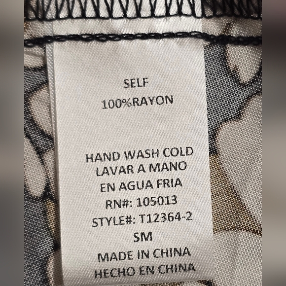 Emily Wonder Floral Print Poncho-Style Top Size Snall - Picture 8 of 8